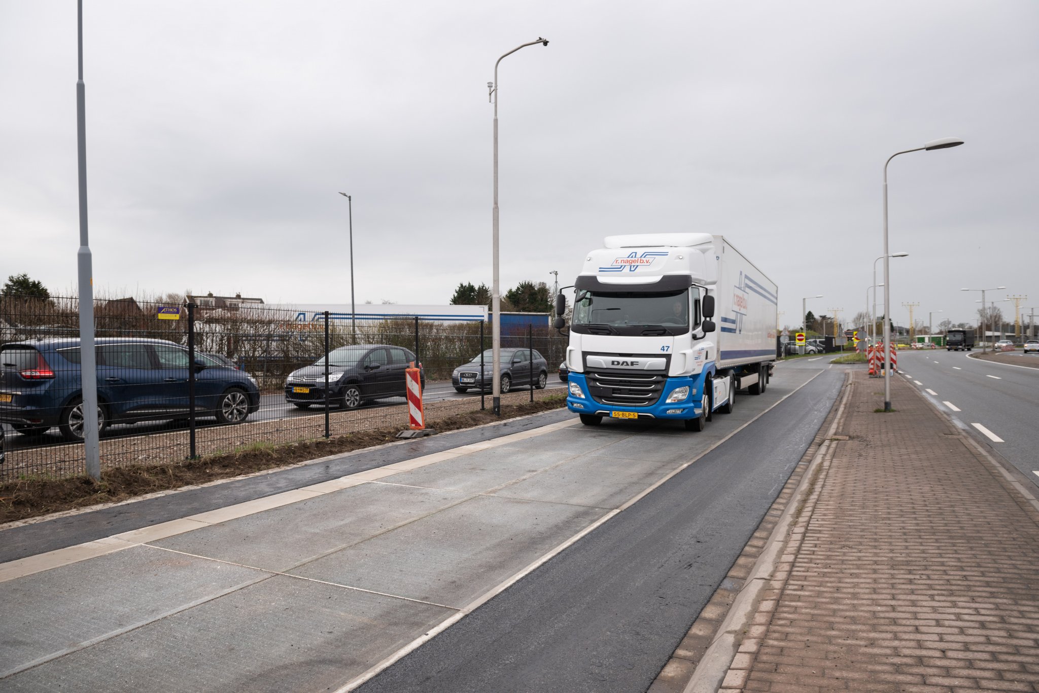Solar powered parallel road for heavy traffic in Haarlemmermeer, NL
