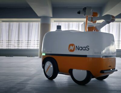 NaaS Unveils Automatic Charging Robot for Unmanned EVs