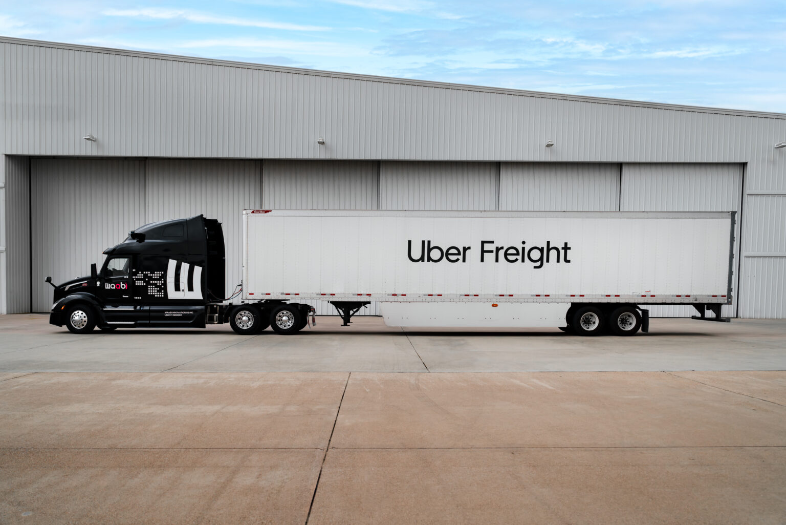 The agreement pairs Waabi’s core technology with Uber Freight’s vast logistics platform to deliver a turnkey driver-as-a-service solution that will be the first of its kind