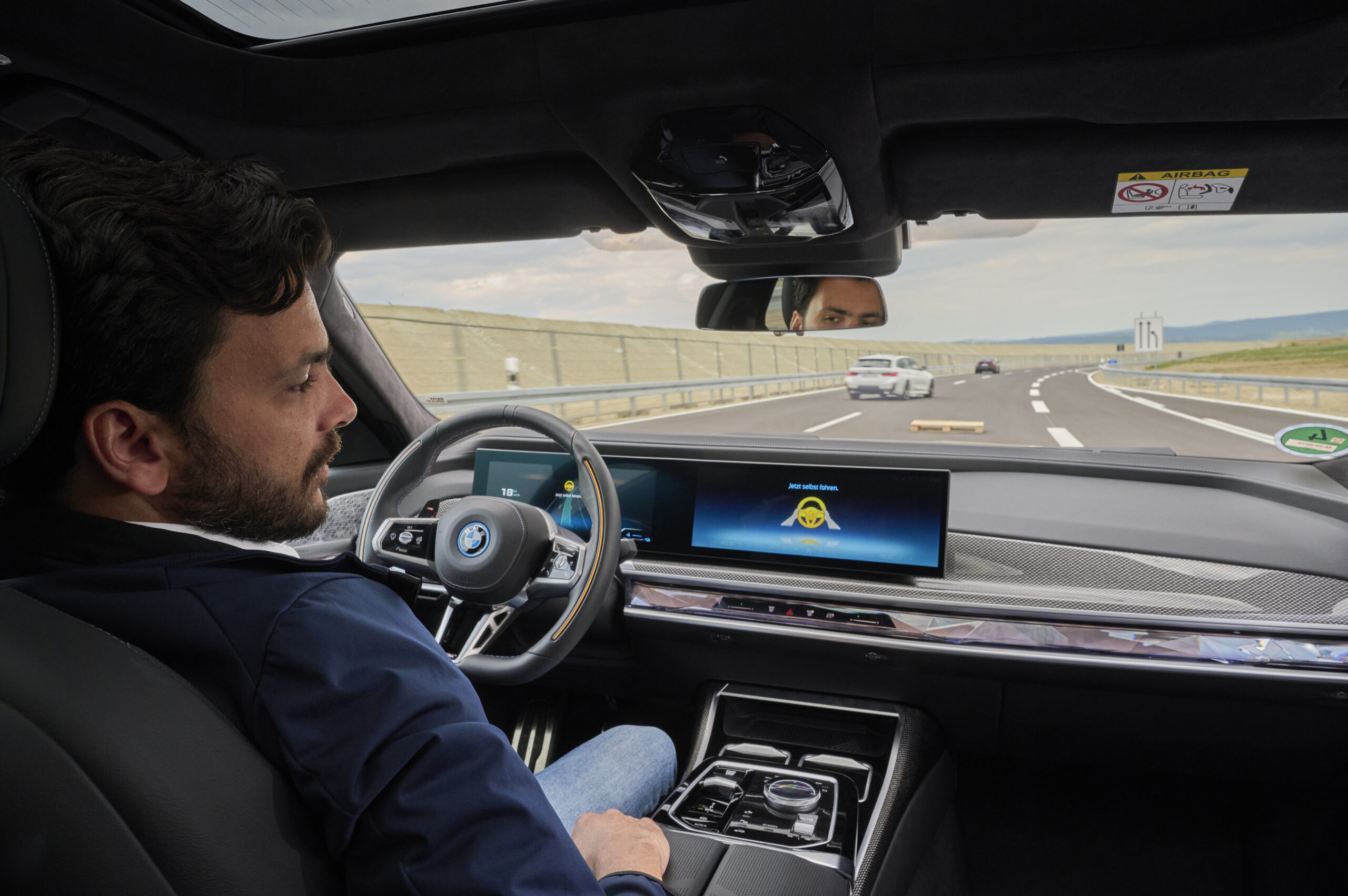Level 3 highly automated driving available in the new BMW 7 Series from next spring