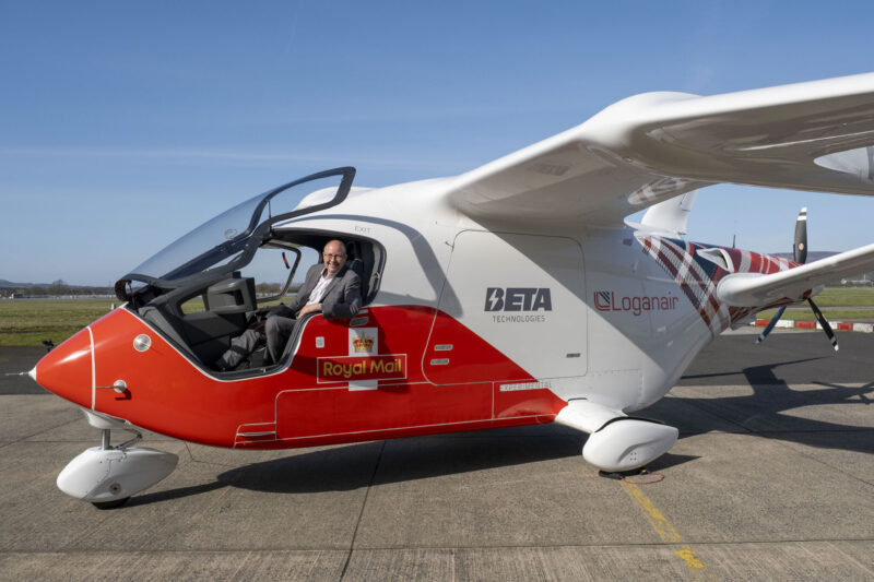 Loganair and BETA showcase the ALIA CTOL electric aircraft on Glasgow to Dundee route